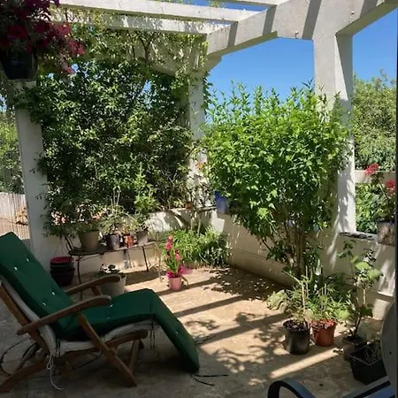 Stunning 3 Bed Villa, Sunny Terrace & Great Views Holiday home *